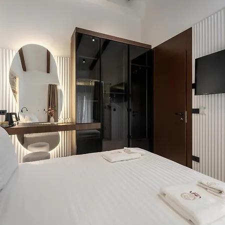 Una Rooms Bed & Breakfast 3*