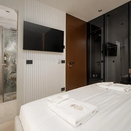Una Rooms Bed & Breakfast 3*